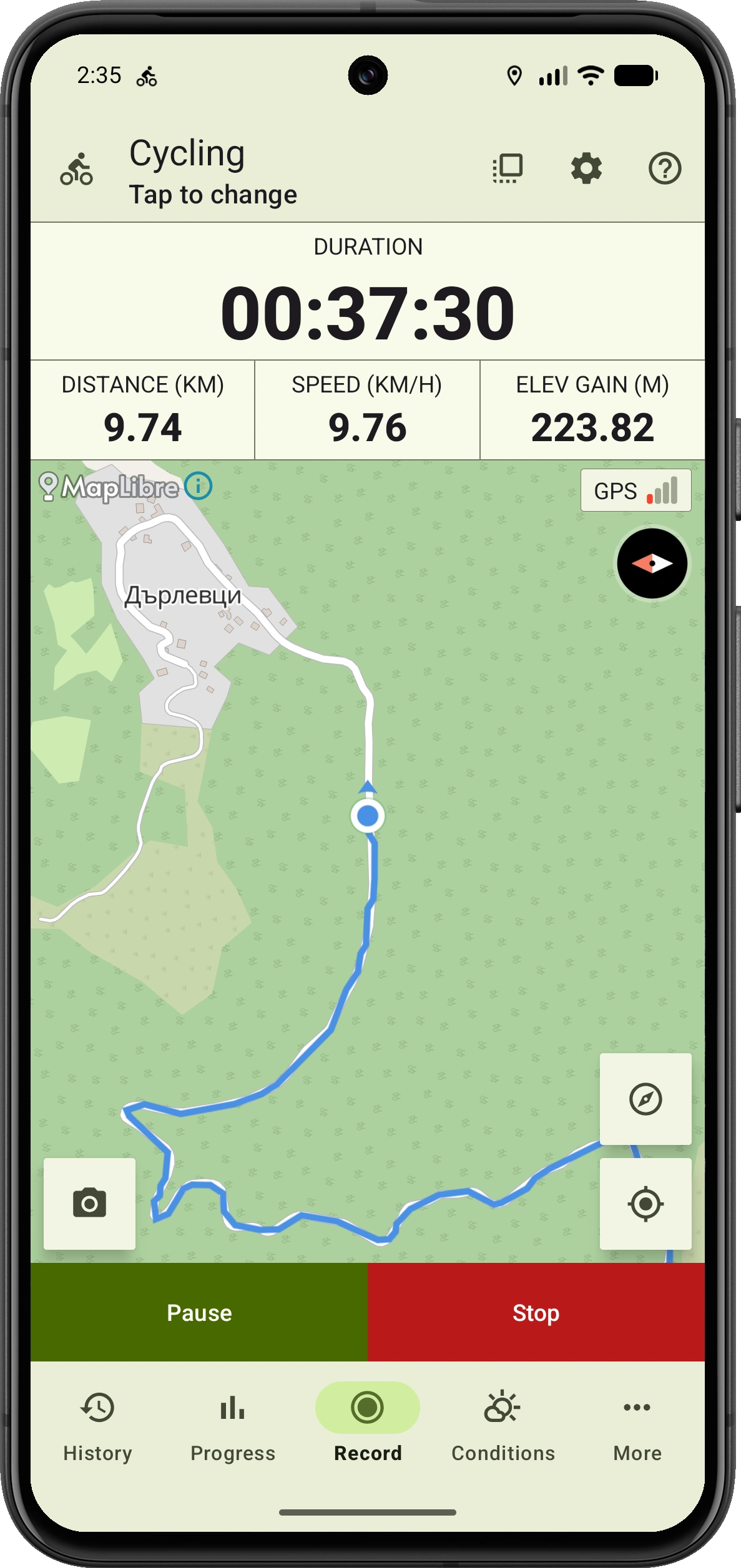VMFit live cycling screen showing the recorded route, duration, distance, speed and elevation gain